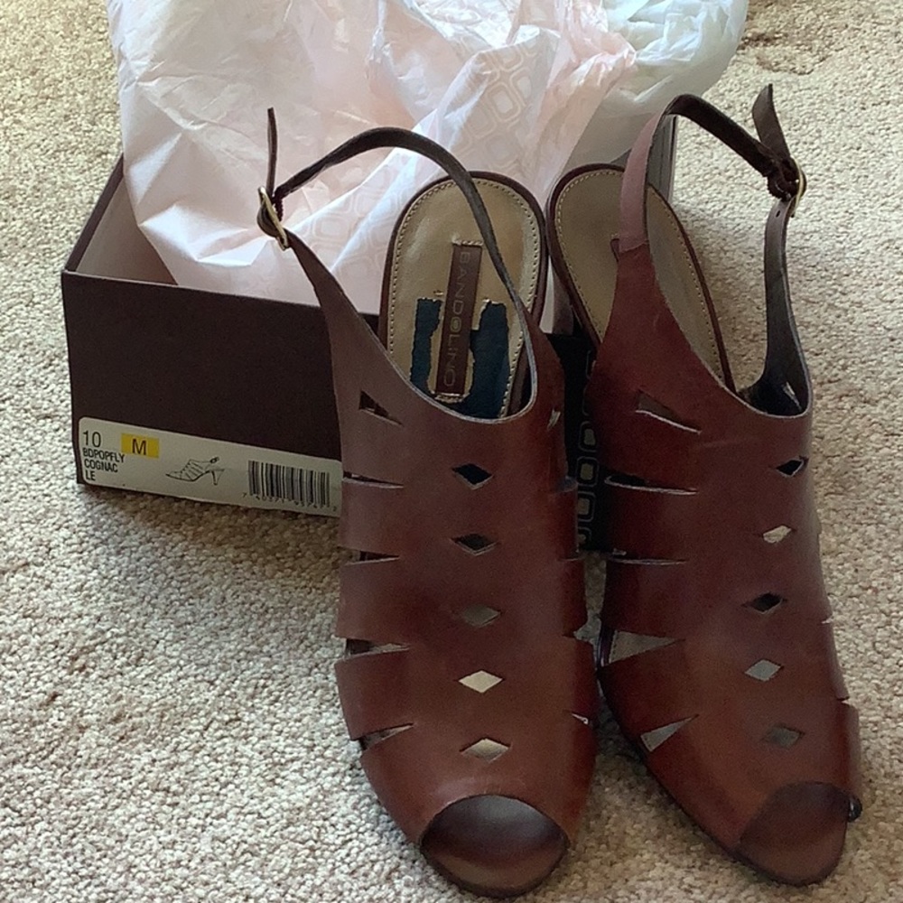 Bandolino shoes. Cognac 10 M. NWOT w/defects.